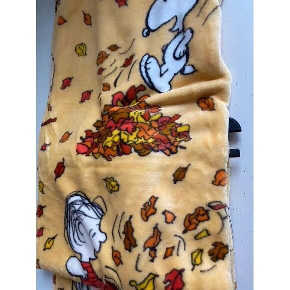 PEANUTS SNOOPY Charlie Brown Soft THROW Blanket 50”x70” Autumn Fall Leaves NEW - Picture 12 of 14